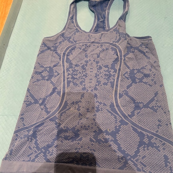 Lululemon cool racerback tank size 8 - Picture 2 of 4